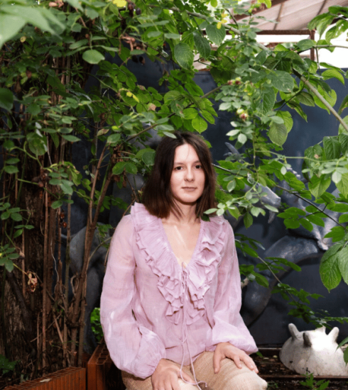 Portret mlade - hrvatske, umetnice Manuele Pauk