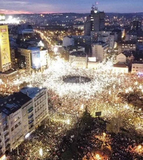 Fotografija sa protesta u Srbiji