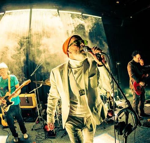 Fotografija benda Mayales tokom koncerta